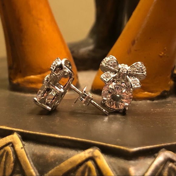 Adorable bow earrings in sterling silver. adsorbs - Picture 2 of 3